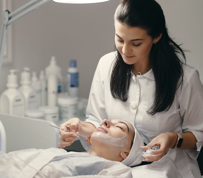 EDUEM cursos de actualización de cosmetología para ofrecer servicios premium