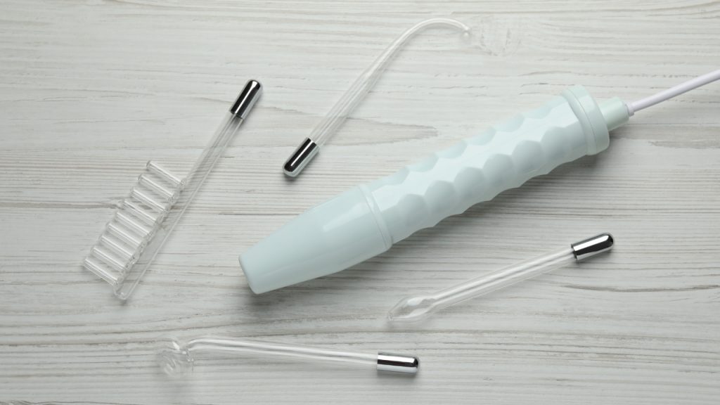 Aparato de alta frecuencia utilizado en estética facial y corporal.