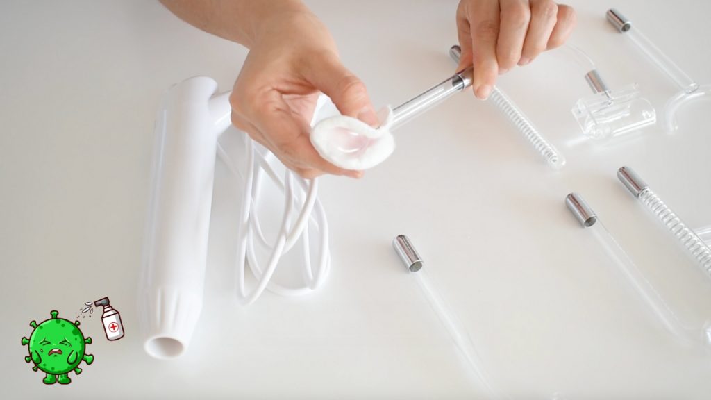 Desinfección de electrodos de vidrio para usar en aparato de alta frecuencia estética.