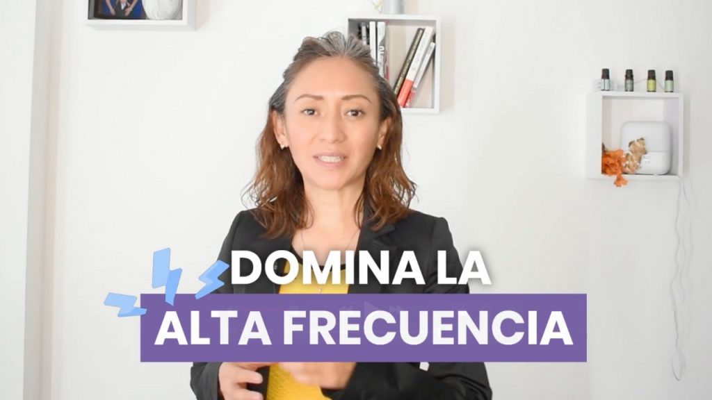 Imagen educativa que invita a aprender paso a paso cómo usar el aparato de alta frecuencia facial en un curso online profesional.