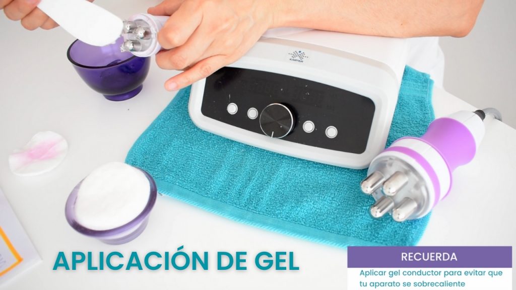 Aplicación de gel conductor para radiofrecuencia para evitar sobrecalentamiento y permitir la penetración de ondas.