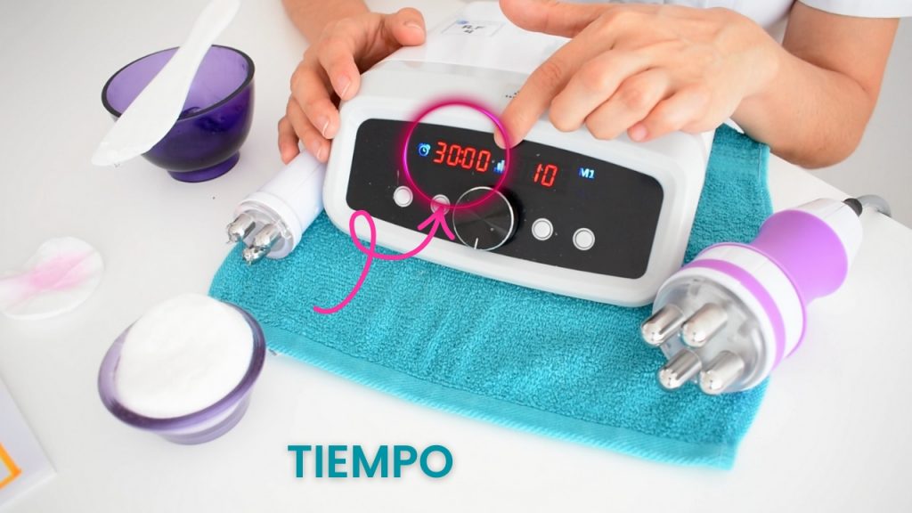 Programación del tiempo de sesión en un equipo de radiofrecuencia facial para tratamientos de lifting y rejuvenecimiento.