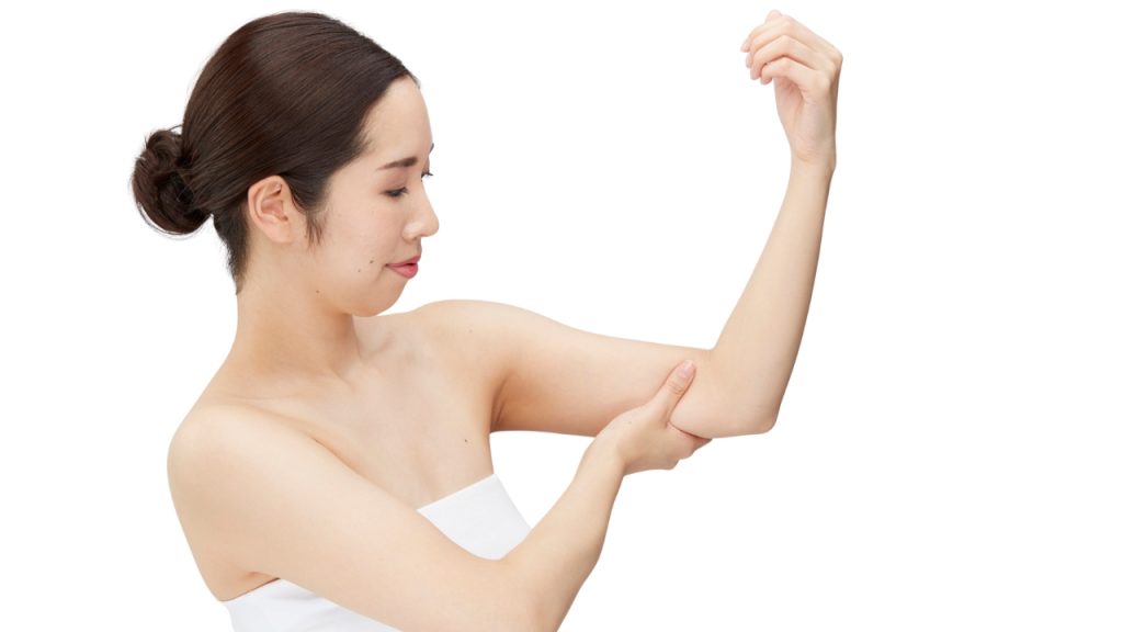 Resultado esperado de un tratamiento de radiofrecuencia corporal para tonificar brazos y mejorar la firmeza de la piel.