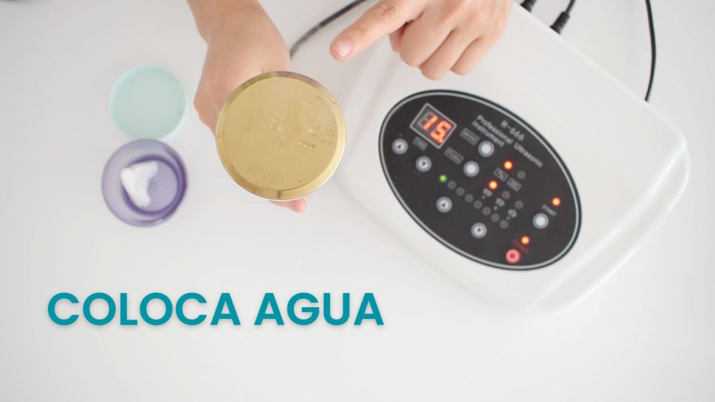 Comprobación del funcionamiento del ultrasonido estético con prueba de agua.